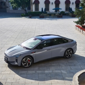 hongqi-eh7-10-scaled