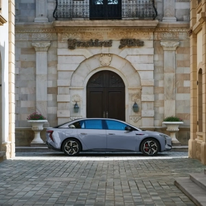 hongqi-eh7-13-scaled