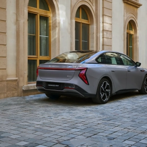 hongqi-eh7-18-scaled